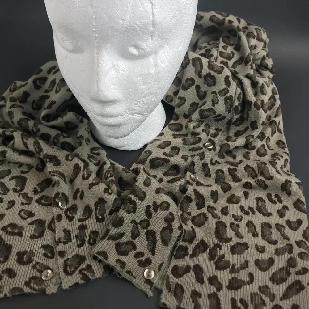 Multi-functional unbranded, cheetah print scarf/wrap